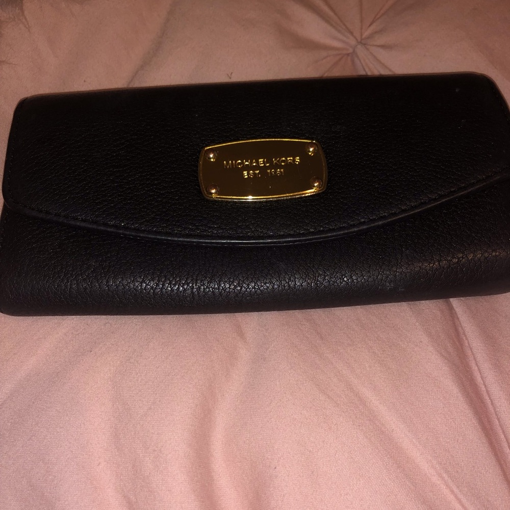 MK blk leather wallet
